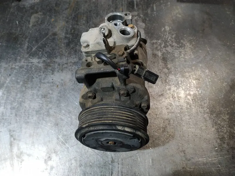 Фото: Компрессор кондиционера Audi A4 B6 2000-2006