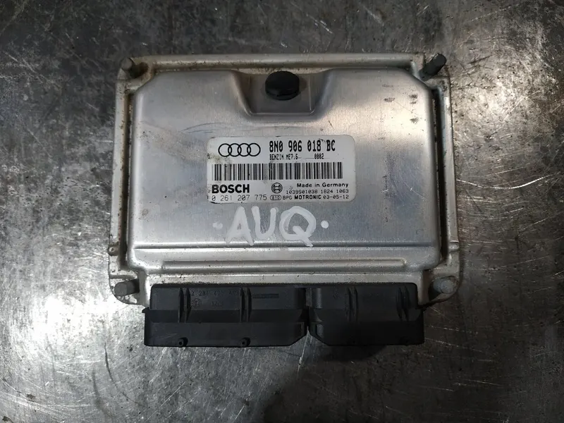 Фото: Блок управления двигателем Audi TT 8N 1998-2006