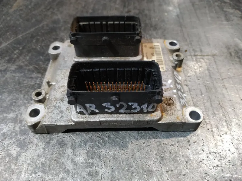 Фото: Блок управления двигателем Alfa Romeo 147 5HB 2000-2010