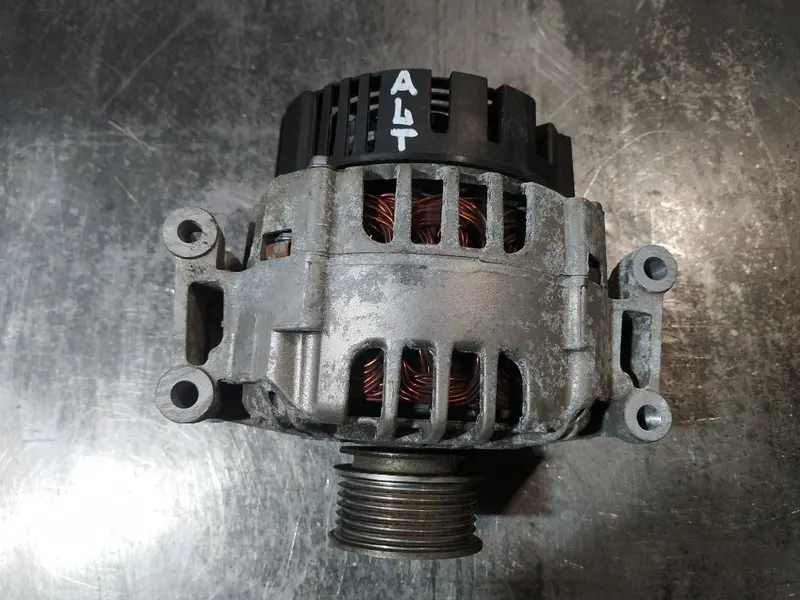 Фото: Генератор Audi A4 B7 2004-2009