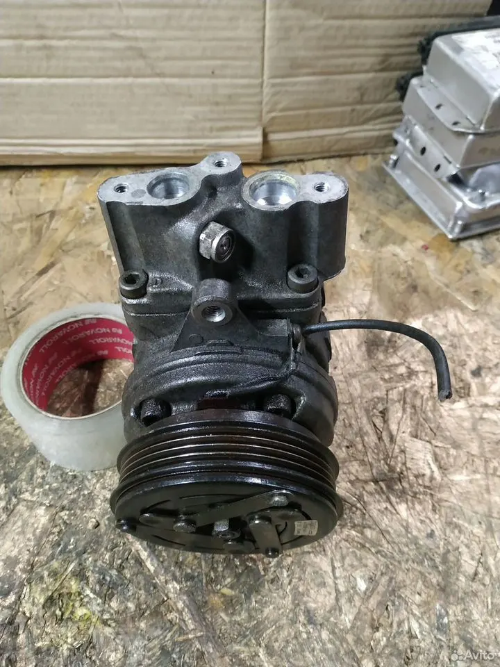 Фото: Компрессор кондиционера Daihatsu Pyzar G303 1996-2001